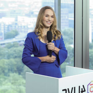 KI-Moderatorin und Moderatorin für Digitalisierung KI-Moderatorin und Moderatorin für Digitalisierung