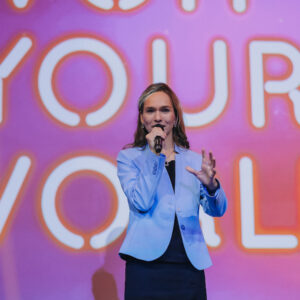 Ilka Groenewold moderiert Event in Mainz Mainzer Moderatorin