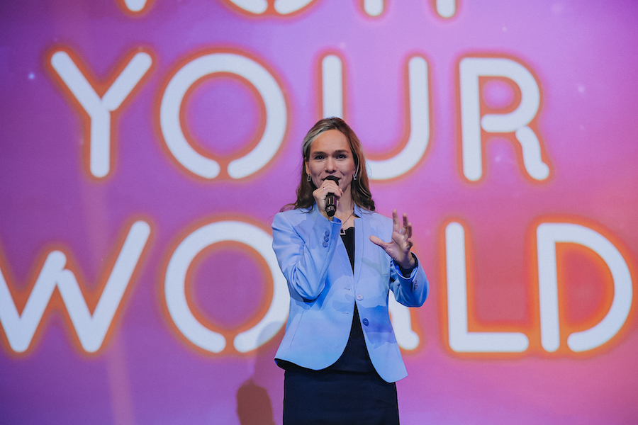 Ilka Groenewold moderiert Event in Mainz Mainzer Moderatorin