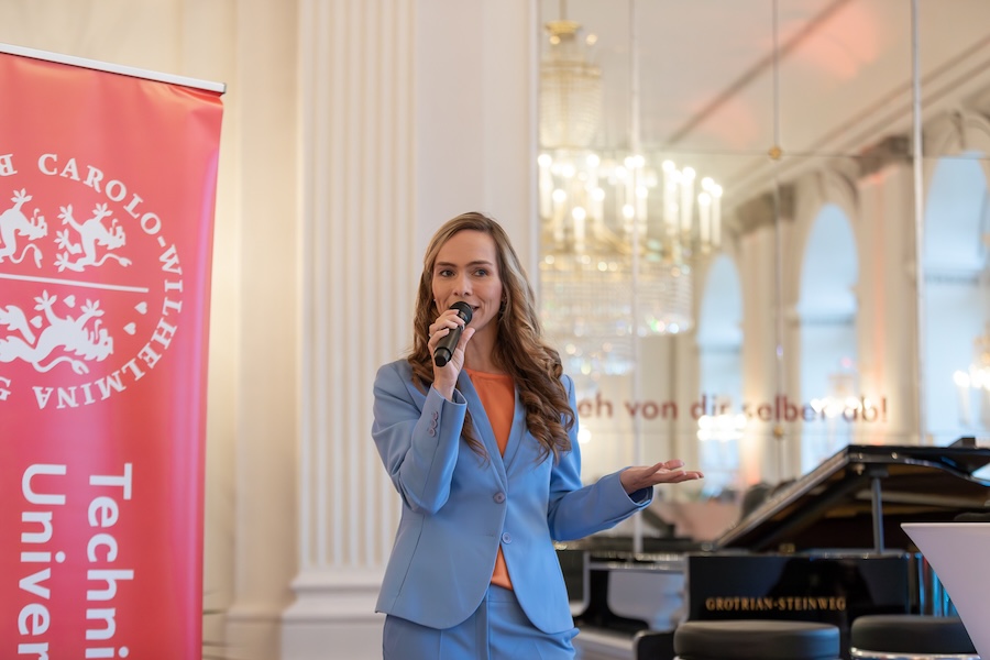 Ecoversity Moderatorin TU Braunschweig Ilka Groenewold Braunschweiger Moderation/ Fotocredit: Kristina Rottig/TU Braunschweig