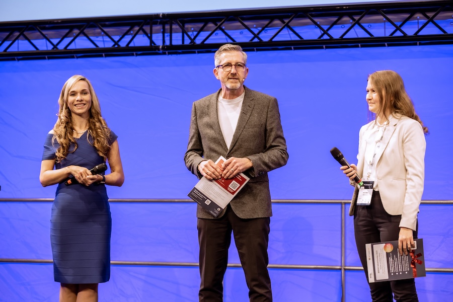 Moderatorin Tagung Breko Verband Berlin / Foto: Henning Hattendorf